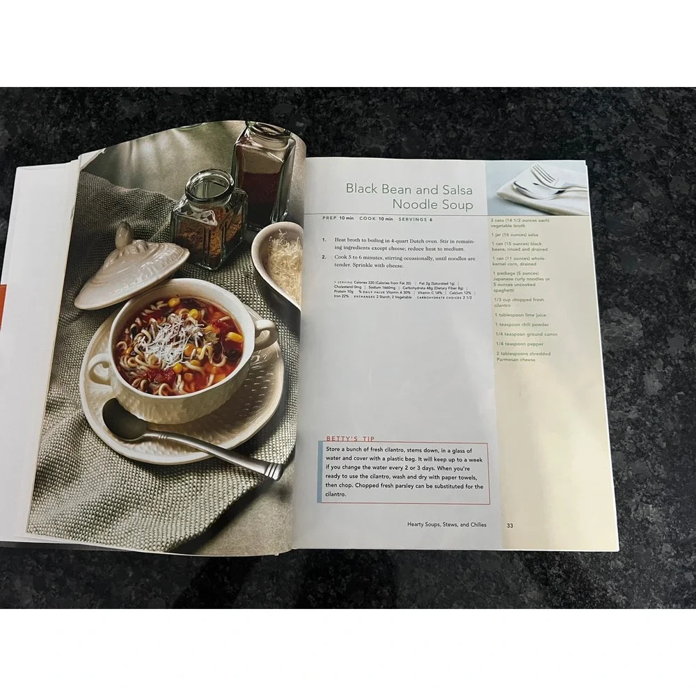 Betty‎ Crocker One Dish Family Favorites Cookbook Casseroles Skillet Meals 2006